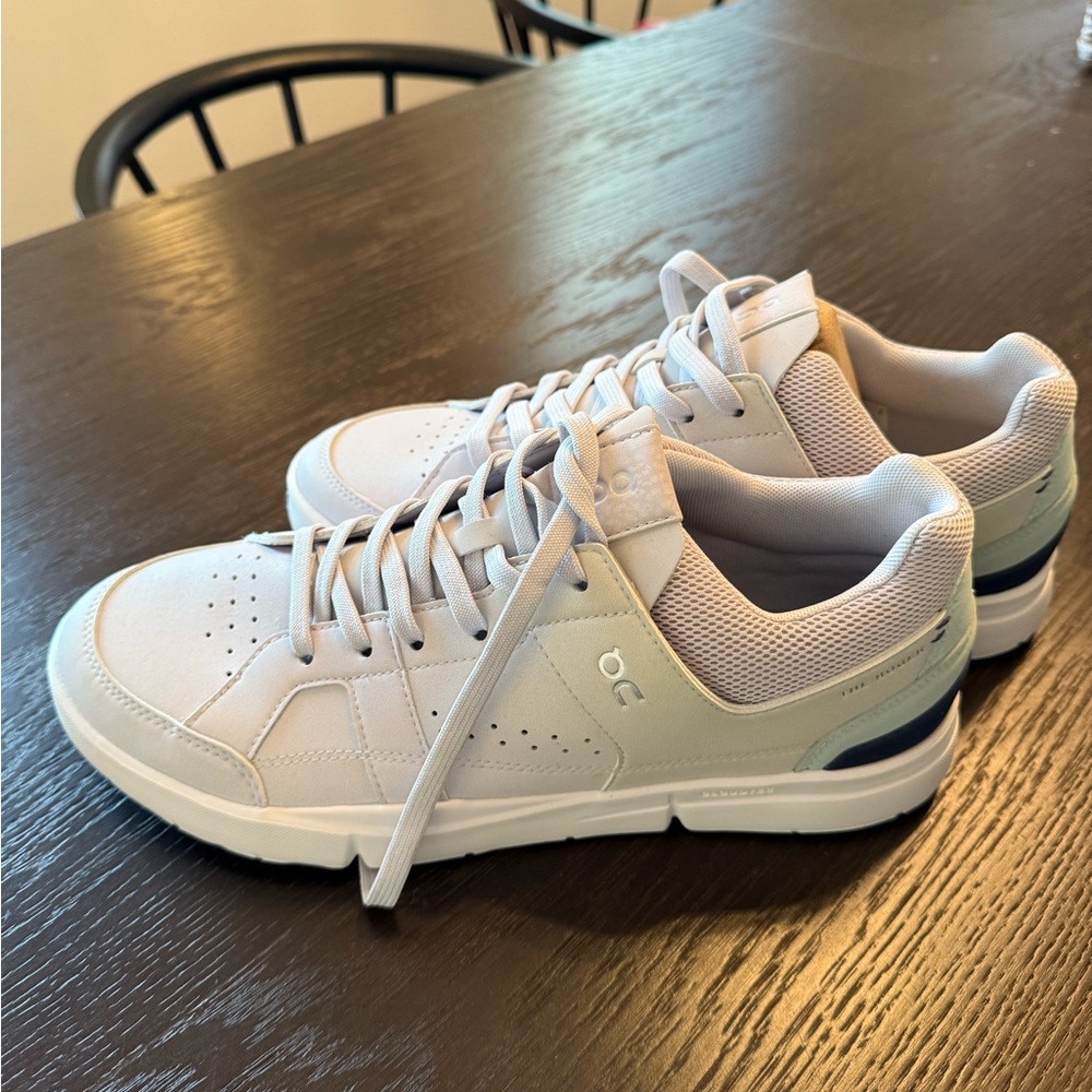 ON Men's White and Navy Sneakers